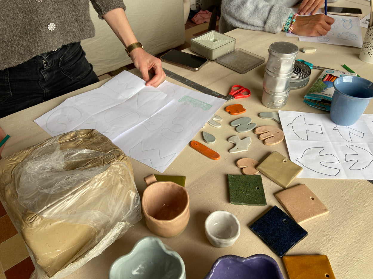 Illustration d'un cours de poterie à Lille par Florine est Micheline