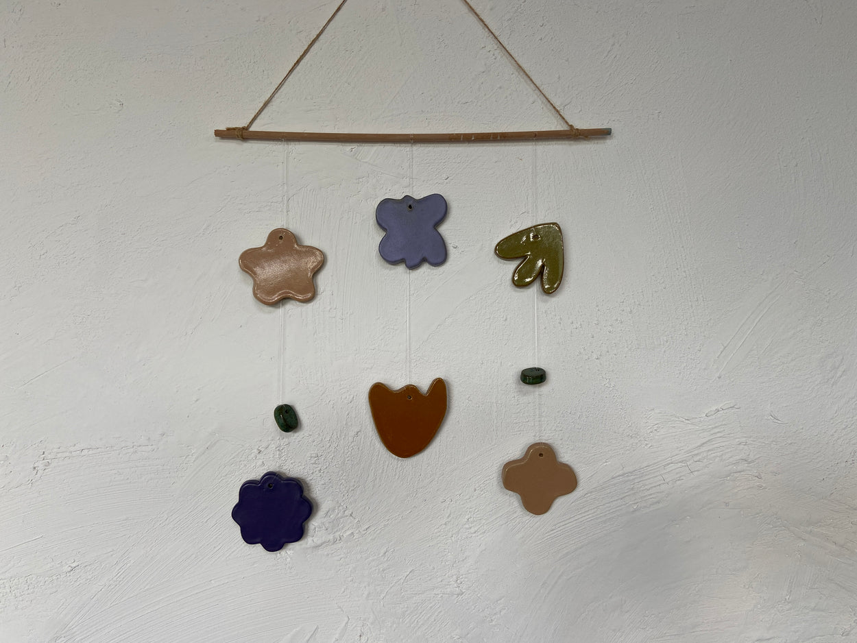 Mobilier realise au cours d'un cours par Florine est Micheline à Lille.
Les sujets sont de formes variés et de couleurs pâles allant du bleu au rouge en passant par le vert