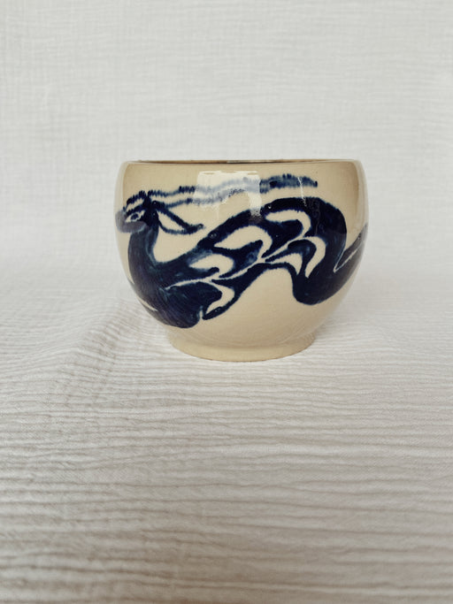 tasse en céramique représentant une biche