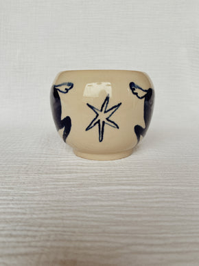 tasse en céramique représentant des biches